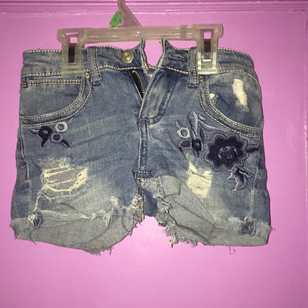 Pair of flowers ripped jeans